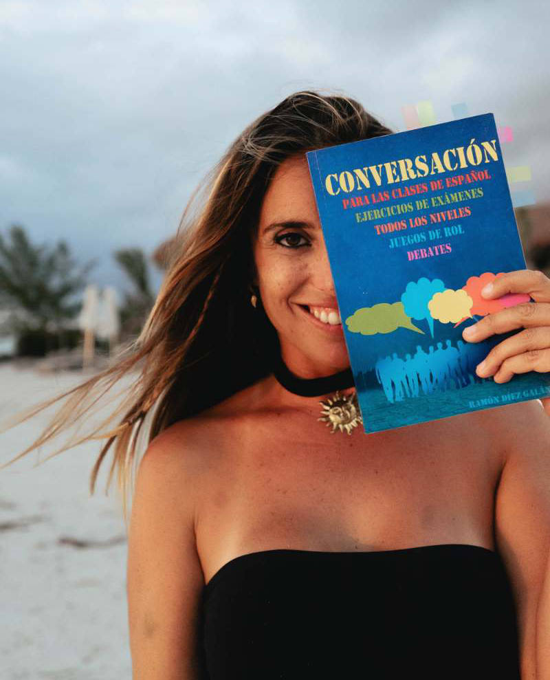 nuri con libro